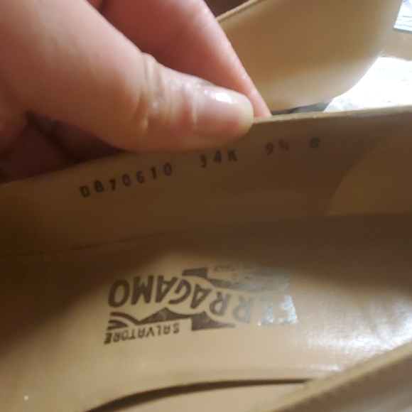Salvatore Ferragamo tan size 9½B - Picture 8 of 8